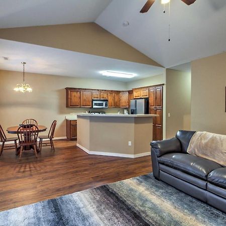 Branson Home With Deck Walk To The Strip And Creek! Extérieur photo