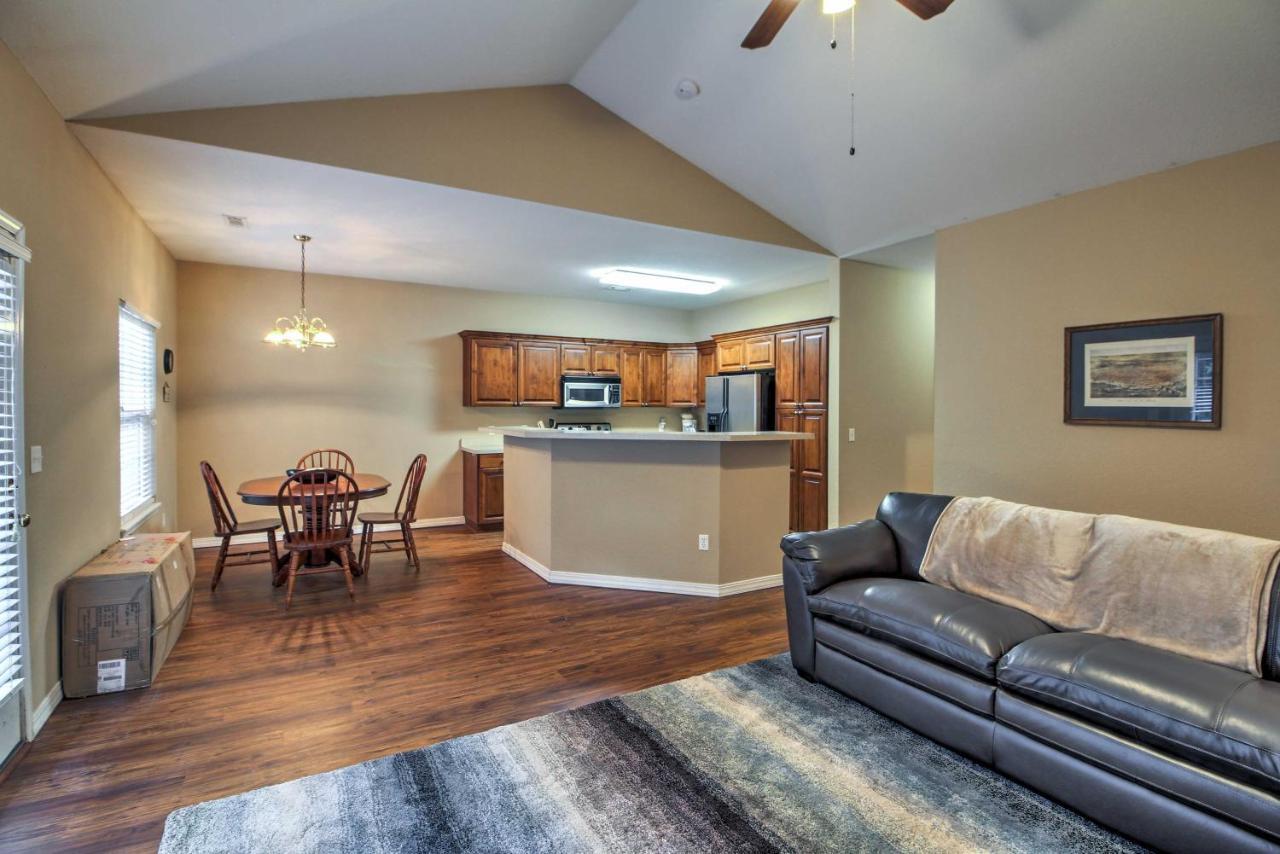 Branson Home With Deck Walk To The Strip And Creek! Extérieur photo