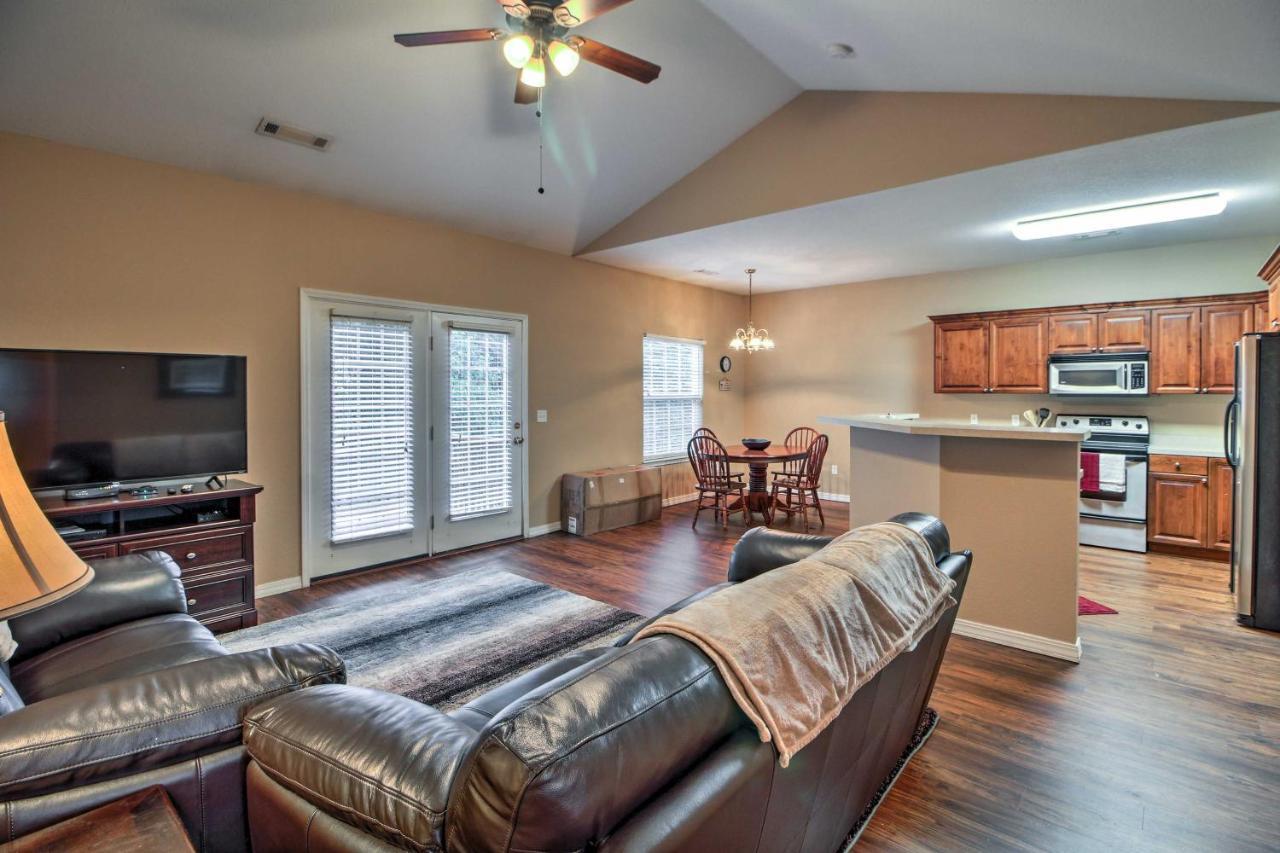 Branson Home With Deck Walk To The Strip And Creek! Extérieur photo