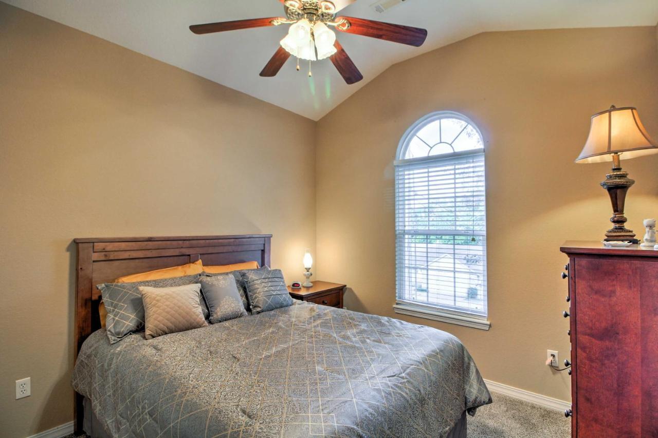 Branson Home With Deck Walk To The Strip And Creek! Extérieur photo