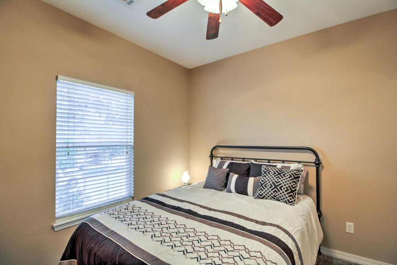 Branson Home With Deck Walk To The Strip And Creek! Extérieur photo